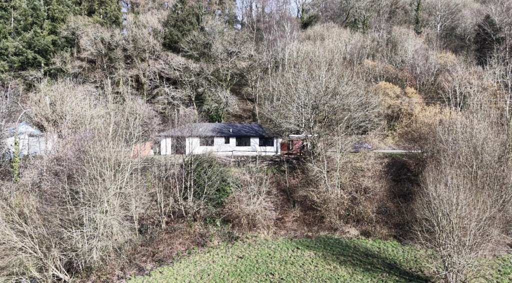 Lot: 141 - DETACHED TWO-BEDROOM BUNGALOW - Main shot of the property